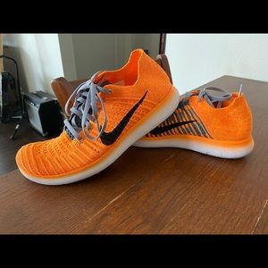 Nike Free_orange sneaker